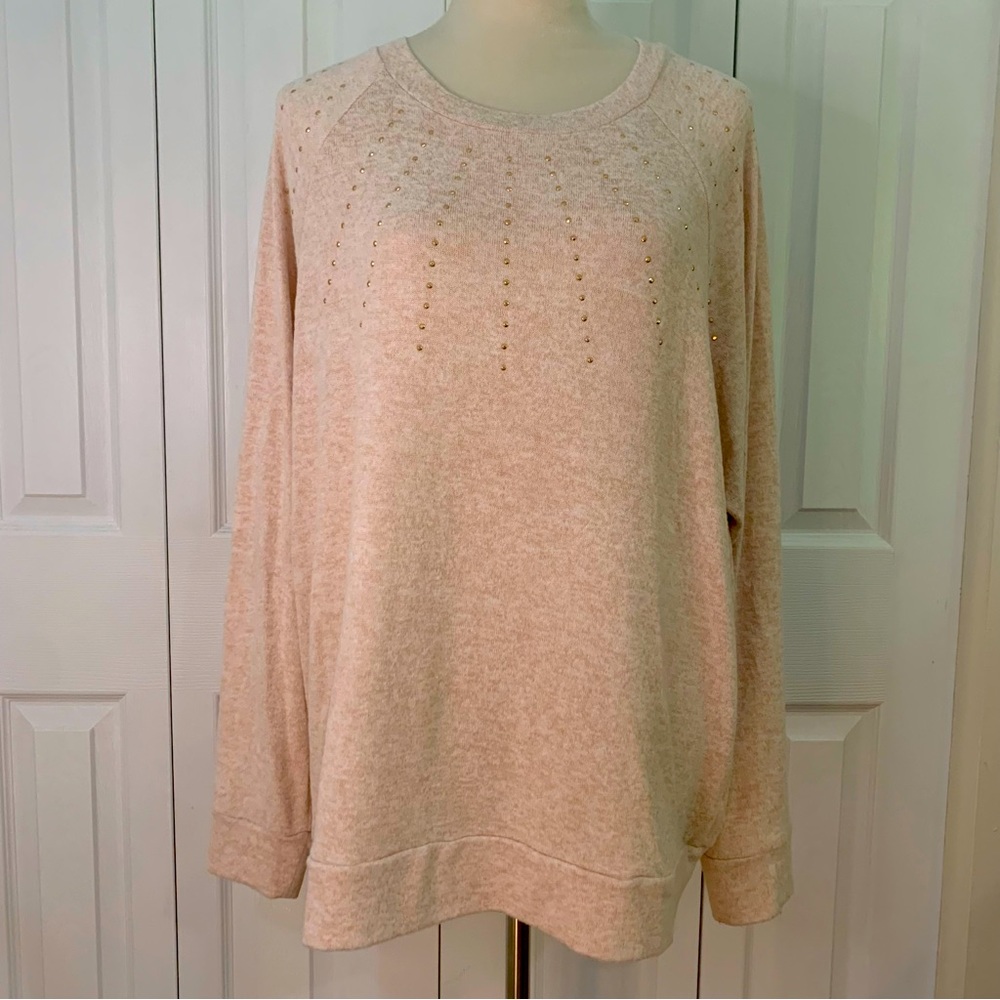 Gloria Vanderbilt XXL peachy pink long sleeve sweater with gold chest accents